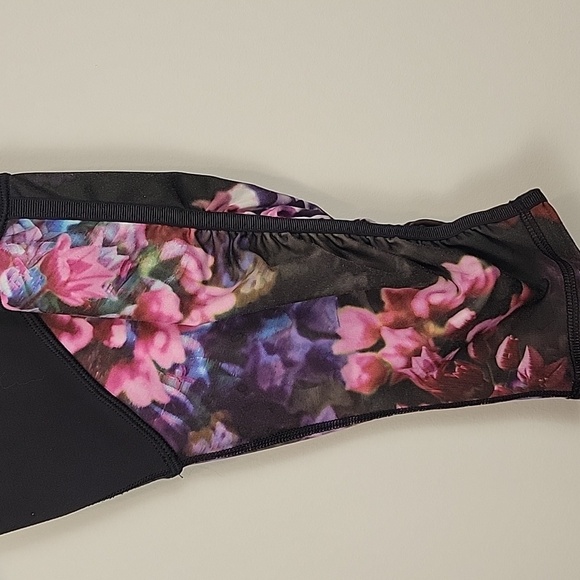 Lululemon Cropped Capri Yoga Leggings Women Size 4 Floral Low Rise - Picture 2 of 10